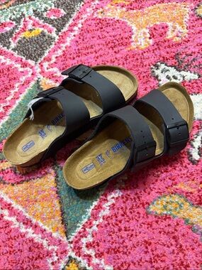 Birkenstock Black Arizona Sandals - for those with different sized feet!